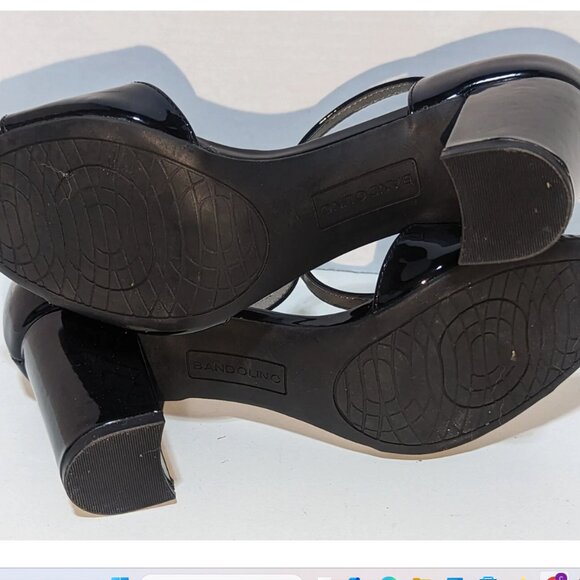 Bandolino "Abra" T-strap Open Toe Sandals - Picture 3 of 4